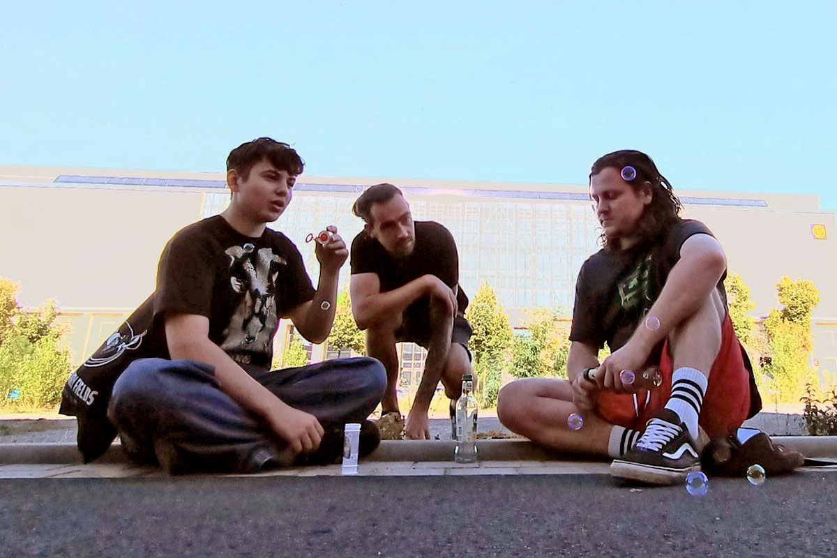 Feedy, Beehoover, War, Grin